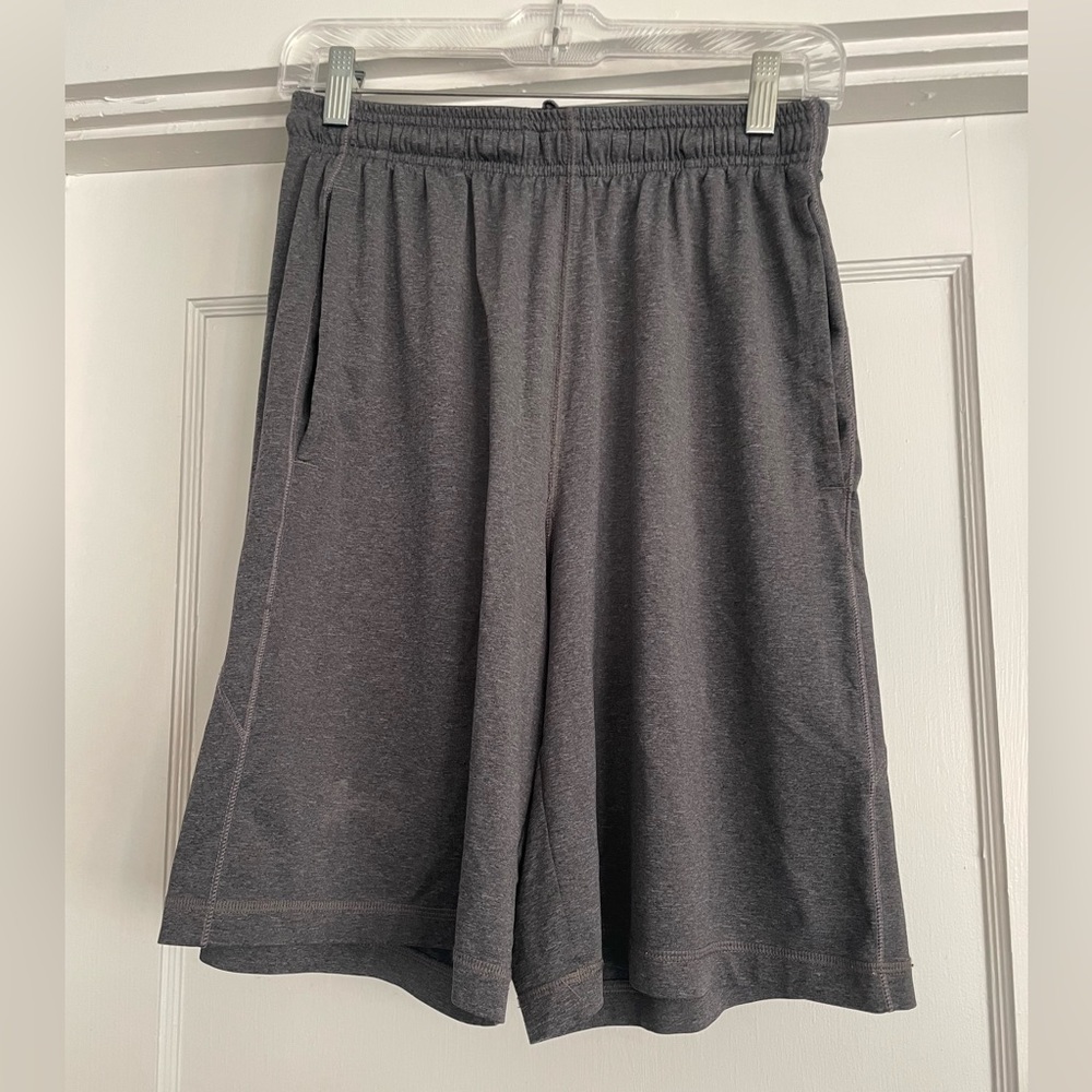 Under Armour Loose Fit Shorts Sz S